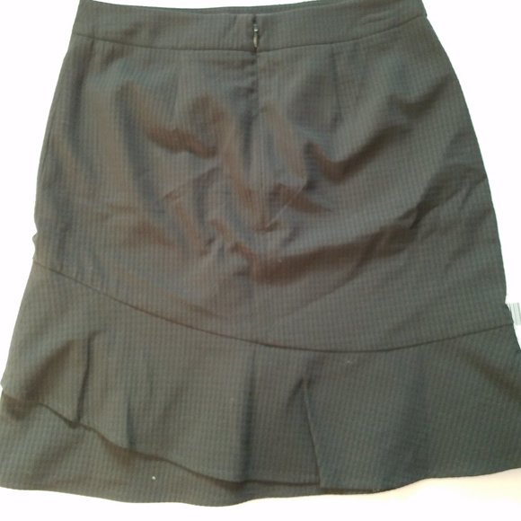 Ann Taylor Factory black short skirt ruffle edge - Picture 3 of 3